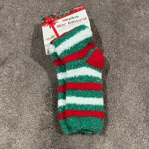 Airplus Aloe Infused Christmas Fuzzy Striped Socks SIZE 5-11